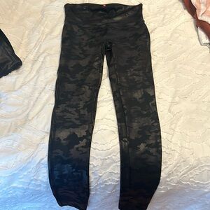 SPANX black camo leggings